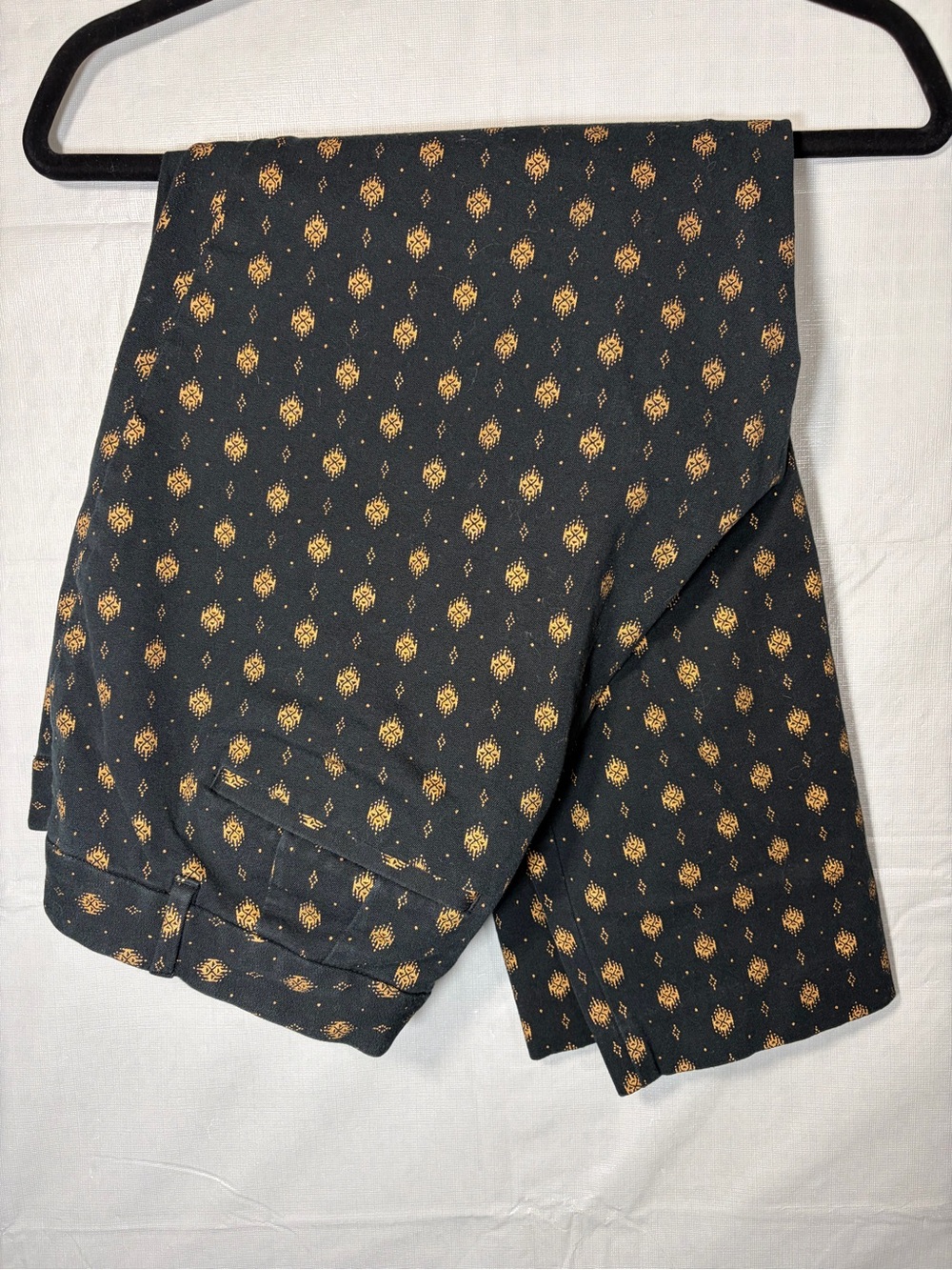 216. GAP Woman’s Black & Gold Patterned Pants